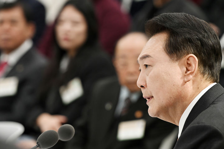 [서울=뉴시스] 윤석열 대통령이 11일 강원특별자치도 춘천 강원도청 별관에서 '민생을 행복하게, 강원의 힘!' 주제로 열린 열아홉 번째 민생토론회에서 발언하고 있다. (사진=대통령실 제공) 2024.03.11. photo@newsis.com *재판매 및 DB 금지