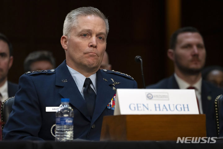 [AP/뉴시스] 미국의 티모시 하우 국가정보국 국장 겸 사이버사령부 사령관이 2024년 11월 미 상원 정보위원회 청문회에 출석해 있다