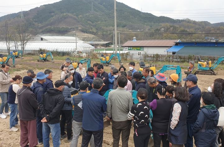 [함양=뉴시스] 함양군청 과수화상병 병징 *재판매 및 DB 금지 *재판매 및 DB 금지