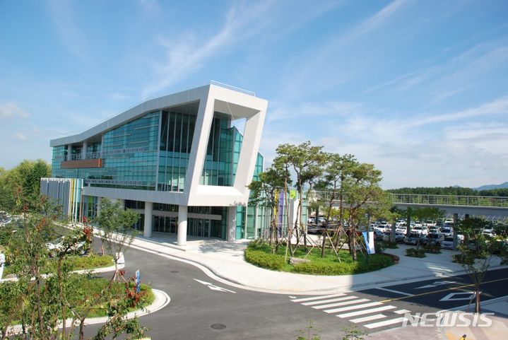 [완주=뉴시스] 완주 중앙도서관 전경. *재판매 및 DB 금지