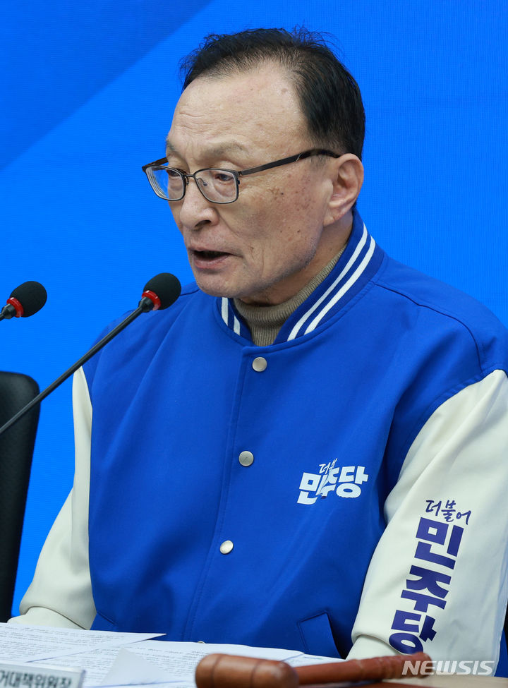 [서울=뉴시스] 고범준 기자 = 이해찬 더불어민주당 상임공동선거대책위원장이 12일 오전 서울 영등포구 더불어민주당 중앙당사에서 열린 선거대책위원회 출범식 및 1차 회의에서 발언하고 있다. 2024.03.12. bjko@newsis.com