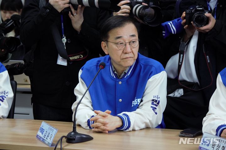 [전주=뉴시스] 김윤덕 의원이 13일 더불어민주당 선거대책위원회 발족식에 참석했다. *재판매 및 DB 금지