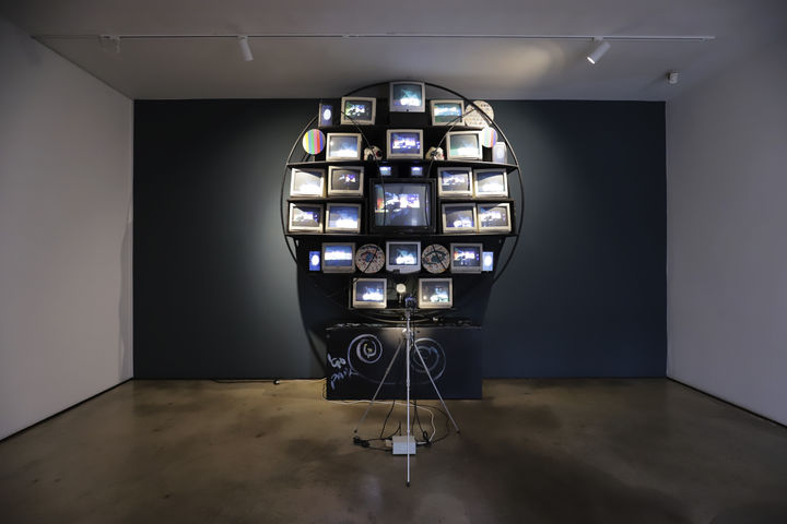 백남준 <구-일렉트로닉 포인트> 1990 혼합 매체, 320x250x60cm. 사진=학고재 제공. *재판매 및 DB 금지
