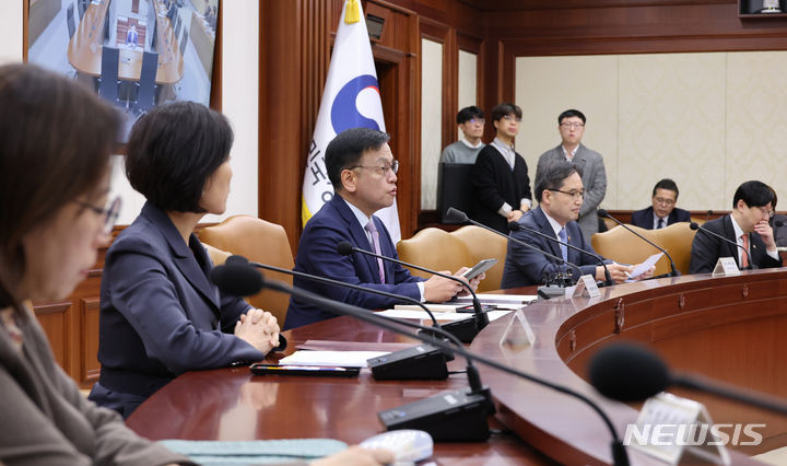 [서울=뉴시스] 김명원 기자 = 최상목 경제부총리 겸 기획재정부 장관이 13일 오전 서울 종로구 정부서울청사에서 열린 비상경제장관회의에 참석해 발언하고 있다. 2024.03.13. kmx1105@newsis.com