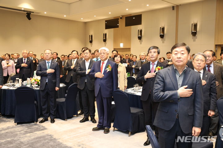 [전주=뉴시스] 14일 호텔라한에서 진행된 전주상공회의소 제25대 김정태 회장 취임식에 김관영 전북지사 ,국주영은 도의장, 서거석 교육감 등이 참석했다. 2024.03.14 *재판매 및 DB 금지