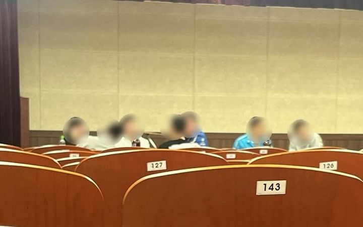 [서울=뉴시스] 한미 연합연습 자유의 방패(FS) 기간 중 훈련에 파견나온 공군 간부들이 술판을 벌이며 욕설에 고성방가까지 한 사건이 발생했다. (사진=육대전 캡쳐) 2024.03.14. photo@newsis.com *재판매 및 DB 금지