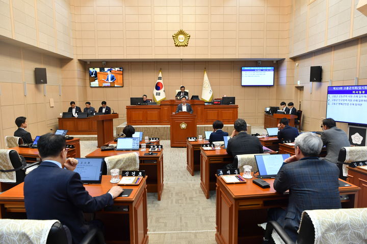 [고흥=뉴시스] 전남 고흥군의회가 14일 제323회 임시회를 폐회하고 있다. (사진=고흥군의회 제공) 2024.03.14. photo@newsis.com *재판매 및 DB 금지