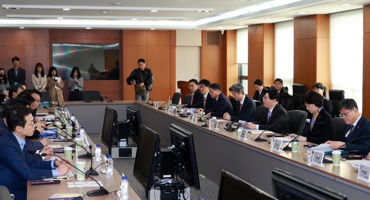 [서울=뉴시스] 김소영 금융위원회 부위원장이 지난 3월14일 오전 서울 여의도 한국거래소에서 열린 기업 밸류업 지원방안 관련 기관투자자 간담회에 참석해 발언하고 있다. (사진=금융위원회 제공) 2024.03.14. photo@newsis.com *재판매 및 DB 금지