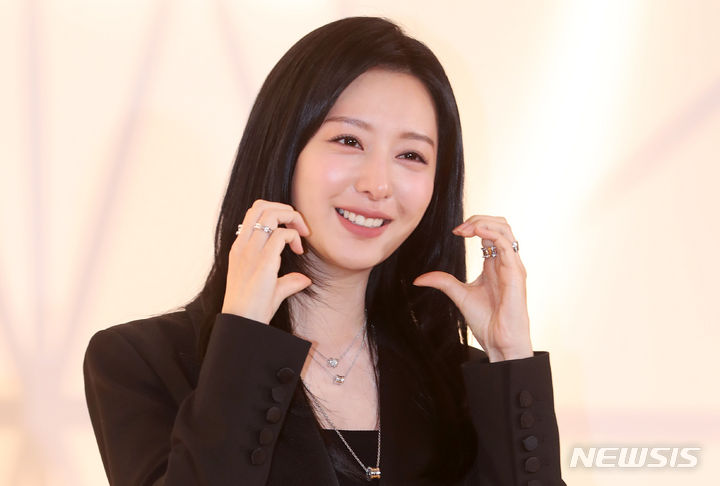 [서울=뉴시스] 김혜진 기자 = 배우 김지원이 포즈를 취하고 있다. 2024.03.14. jini@newsis.com