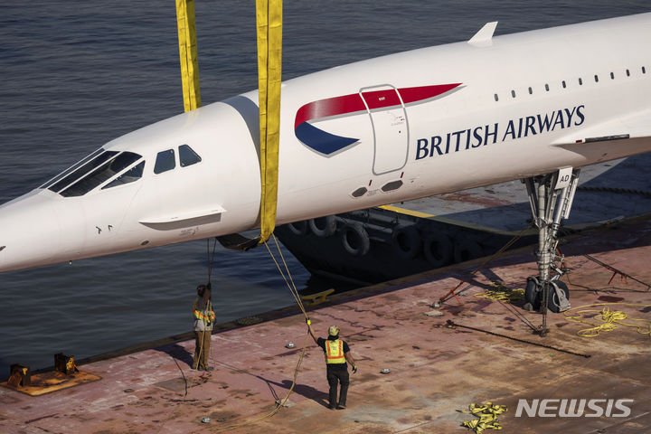 '비행 불안' 해고당한 40년 차 승무원, 법정서 통쾌한 역전승