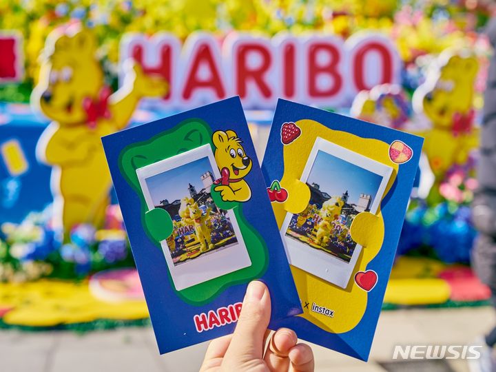 [서울=뉴시스]신세계사이먼, '하리보X인스탁스 미니12' 한정판 굿즈 출시.2024.03.15.(사진=신세계사이먼 제공)photo@newsis.com