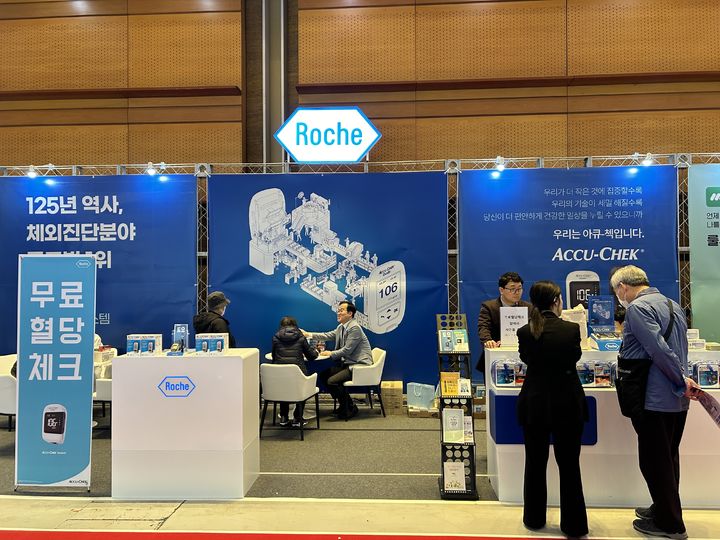[서울=뉴시스] 16일 한국로슈진단이 서울 강남구 코엑스에서 개최되는 국제의료기기·병원설비전시회 (KIMES·키메스) 2024’에 참가한다고 밝혔다. (사진=한국로슈진단 제공) 2024.03.15.photo@newsis.com *재판매 및 DB 금지