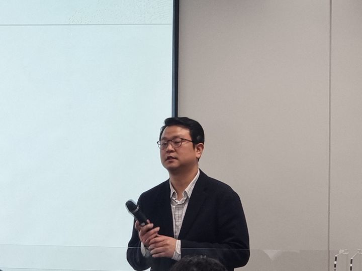 [서울=뉴시스]이지용 기자= 곽형찬 삼성전기 상무가 지난 14일 열린 제품 세미나에서 발표하고 있다. 2024.03.15. leejy5223@newsis.com *재판매 및 DB 금지