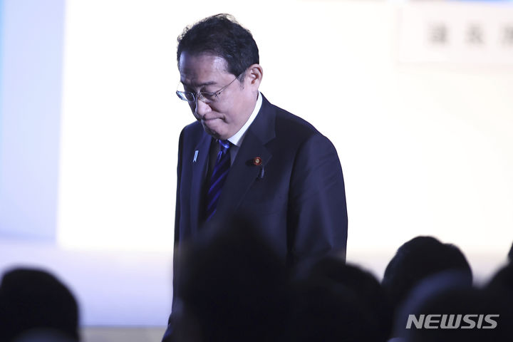 [도쿄=AP/뉴시스]기시다 후미오 일본 총리가 지난달 17일 도쿄에서 열린 집권 자민당 당 대회에 참석했다. 2024.04.02.