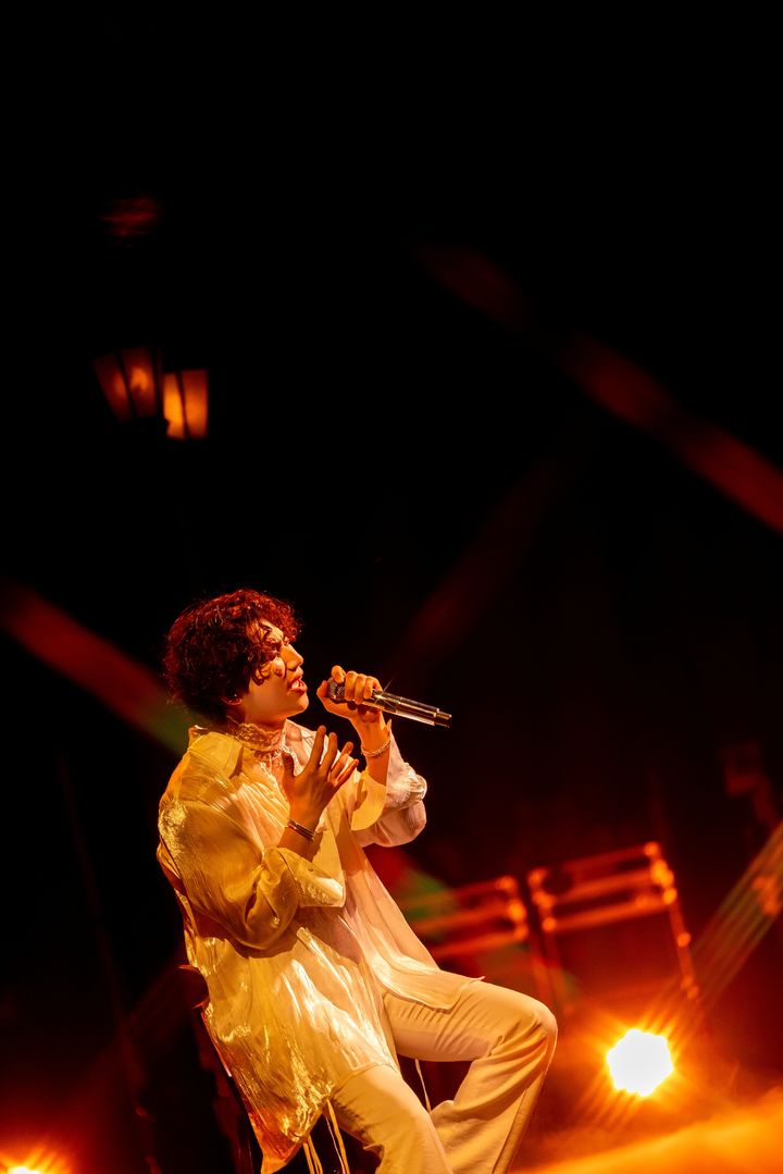 [서울=뉴시스] 그룹 '빅뱅' 멤버 겸 솔로가수 대성이 팬미팅 '디스 로드 인 서울'에서 노래를 부르고 있다. (사진=알앤디컴퍼니(디레이블) 제공) 2024.03.18. photo@newsis.com *재판매 및 DB 금지