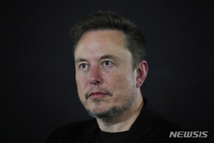 [런던=AP/뉴시스] 테슬라 최고경영자(CEO) 일론 머스크가 전 CNN 앵커 존 레몬과의 인터뷰에서 정신 건강을 위해 주기적으로 일정량의 켄타민을 복용한다고 밝혔다. 2024.3.19.