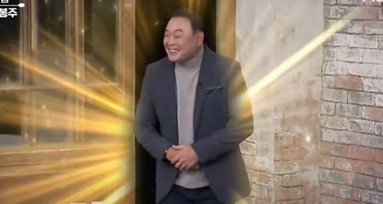 [서울=뉴시스] 난치성 질환으로 고통받던 전 마라톤 선수 이봉주(54)가 21일 처가가 있는 강원도 삼척에서 열린 ‘제28회 삼척 황영조 국제마라톤대회’에 참가해 4년 만에 다시 달렸다. 사진은 지난 3월 MBN '알토란'에 출연해 근황을 알린 이봉주의 모습. (사진=MBN '알토란' 갈무리) 2024.4.23 *재판매 및 DB 금지