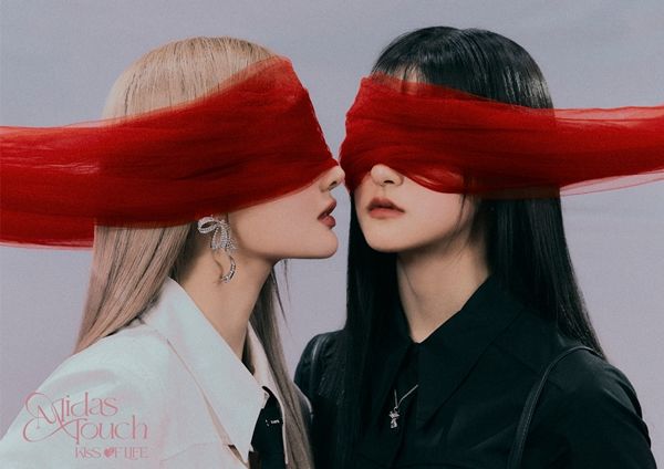 [서울=뉴시스] 그룹 '키스오브라이프' 멤버 벨, 하늘. (사진=S2엔터테인먼트 제공) 2024.03.19. photo@newsis.com *재판매 및 DB 금지