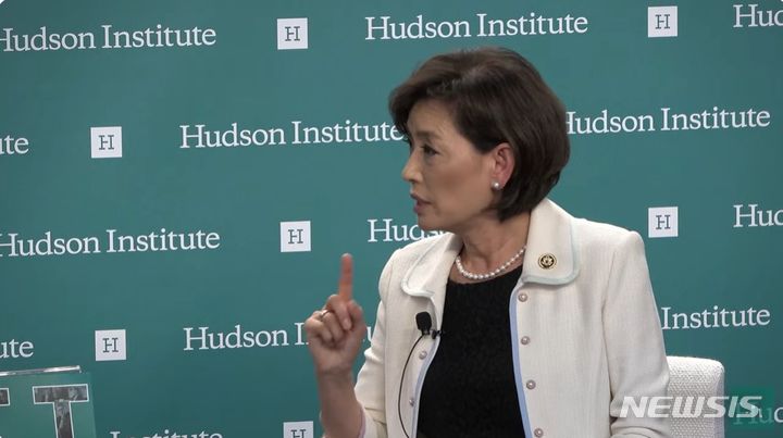 [워싱턴=뉴시스]내년 미국 중간선거를 앞두고 한국계 영 김(공화·캘리포니아 40지구) 하원의원 지역구에 민주당 후보들이 잇따라 도전장을 내밀었다고 미 정치 매체 폴리티코가 21일(현지 시간) 보도했다. 사진은 김 의원이 지난해 3월 19일 미국 워싱턴DC에서 허드슨연구소 대담에서 발언하는 모습. 2025.07.22. 