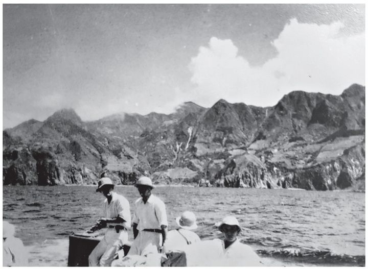 [서울=뉴시스] 1947년 8월&nbsp; 제1차 울릉도학술조사대 대원들 (사진=동북아역사재단 제공) 2024.03.20. [photo@newsis.com *재판매 및 DB 금지