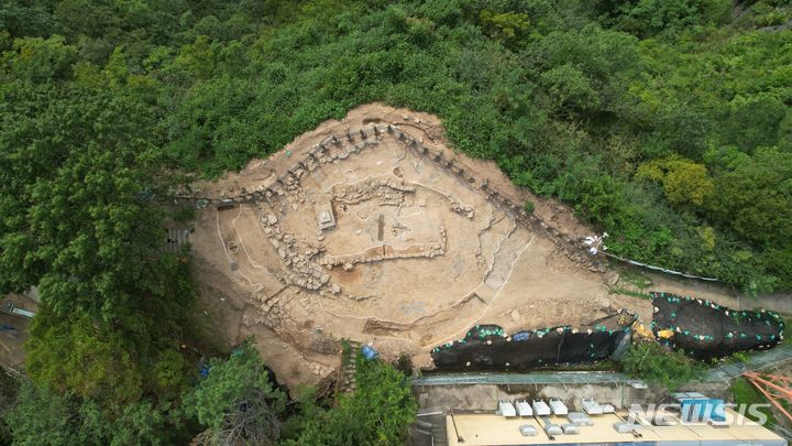 [진주=뉴시스]21일 경상남도 기념물로 지정예고된 '진주 망진산 봉수대'.(사진=경남도 제공) 2024.03.21. photo@newsis.com