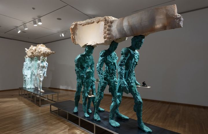 오제성 개인전 'Ghost Protocol' 작가 오제성(b.1987)은 한국의 전통적인 감각이 현대에 기대 생존할 수 있는 방법에 대해 질문하면서 전국 각지의 비지정문화재를 중심으로 조형적 연구를 전개하고 있다. 이번 전시 《Ghost Protocol》은 작가가 한국 조각사에 대한 자신만의 헌정으로서 구성하였다. 그는 고전 재래조각부터 근현대기 조각까지 내려져 온 조각적 규범과 규약을 실기적 차원에서 연구하고 현대의 기술로 재해석하여 새로운 조각의 형태를 보여준다. 이러한 방식은 자신의 작업에서 아카데미의 정직함과 아마추어의 자유분방함이 대립하는 조형적 양가성에 대한 고민에서 시작되었다. 그는 3D 스캔과 프린트를 활용하여 서로 다른 양식의 조각들을 형태적으로 결합하고 과거에는 존재하지 않았을 산업재료로 과거의 작업을 구현한다. *재판매 및 DB 금지