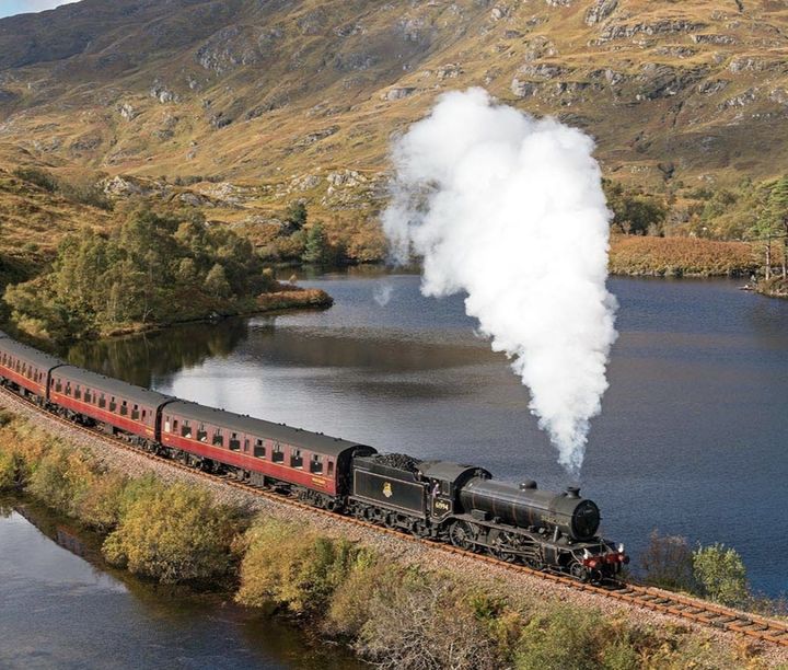 [서울=뉴시스] 영화 '해리포터' 시리즈의 '호그와트 열차'로 유명한 영국 자코바이트 관광 열차가 잠금 장치 설치 미흡으로 운영 중단 위기에 처했다. <사진캡처=West Coast Railways 공식 인스타그램> 2024.3.22. *재판매 및 DB 금지