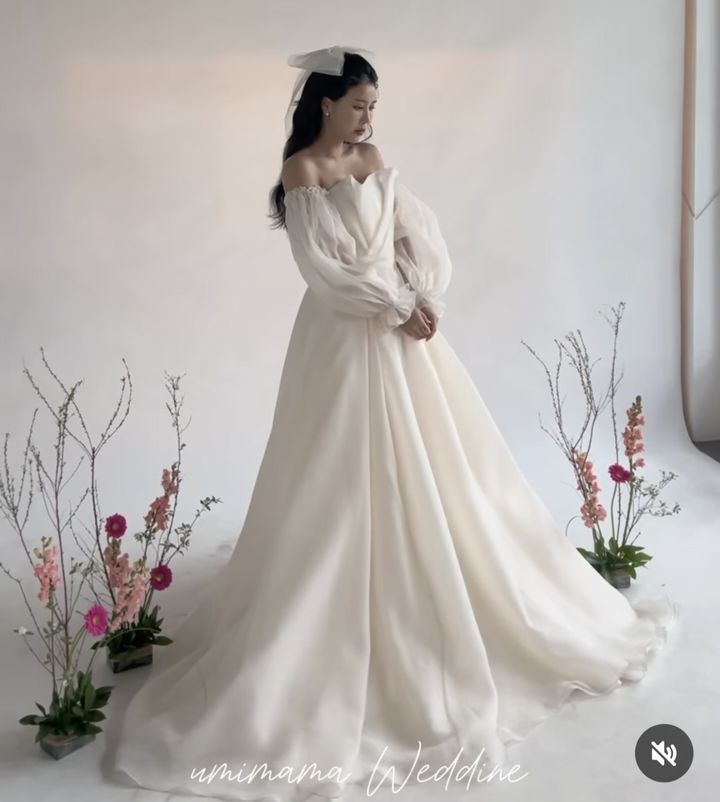 [서울=뉴시스] 배우 한정원이 뒤늦은 결혼식을 올린다며 웨딩화보를 공개했다. (사진=한정원 인스타그램 캡처) 2024.03.22. photo@newsis.com *재판매 및 DB 금지