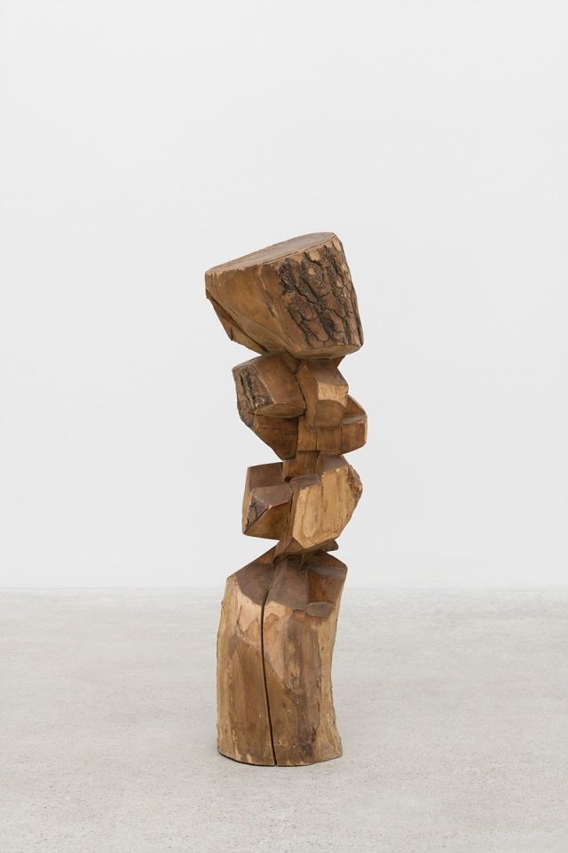 김윤신 '합이합일 분이분일'. 1978 Pine wood 68 x 18 x 20 cm Private Collection Courtesy of the artist 사진: 안천호. 이미지 제공=국제갤러리  *재판매 및 DB 금지