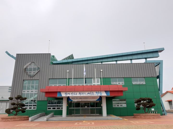 [진주=뉴시스]경남도농업기술원 유용곤충연구소 전경.(사진=유용곤충연구소 제공).2024.03.23.photo@newsis.com *재판매 및 DB 금지