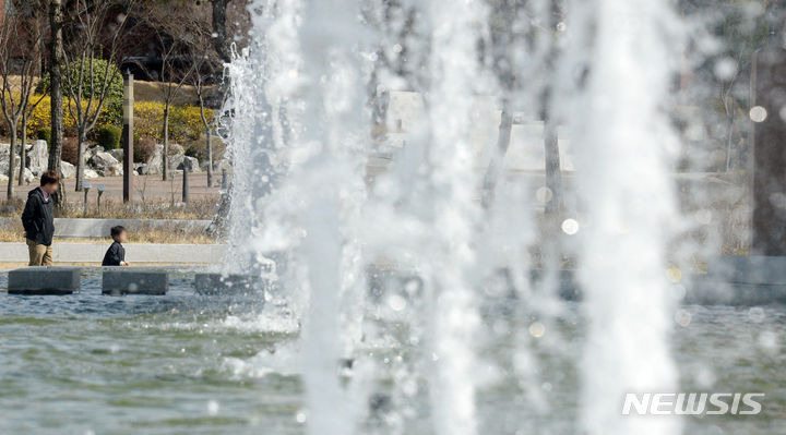 충남권 낮 최고 30도…무더위