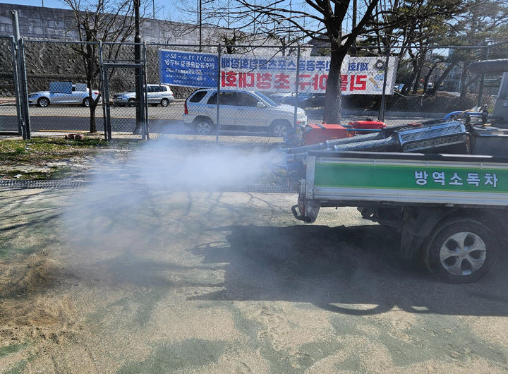 [진주=뉴시스]진주시보건소, 친환경 연무방역 모습.(사진=진주시 보건소 제공).2024.03.25.photo@newsis.com *재판매 및 DB 금지