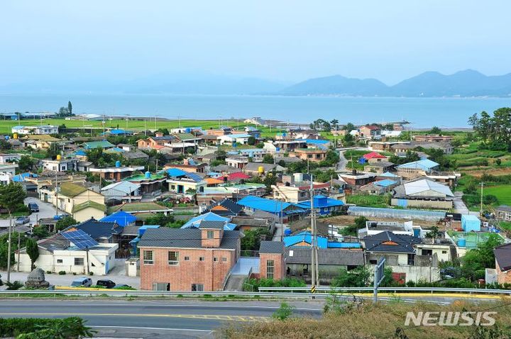 [남해=뉴시스] 경남 남해군 이어마을. (사진=경남도 제공) 2024.03.25. photo@newsis.com