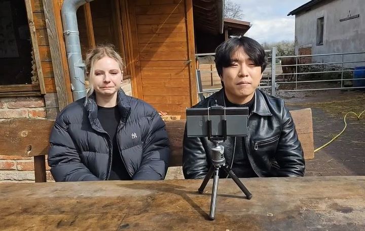 [서울=뉴시스] 유튜브 채널 '꾼맨 KKUNMAN'은 지난 25일 '이혼'이라는 제목의 영상을 올렸다. (사진= '꾼맨 KKUNMAN' 채널 캡처) 2024.3.26. photo@newsis.com *재판매 및 DB 금지