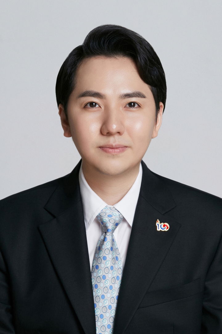 [서울=뉴시스] 글로벌 팝페라 테너 임형주가 이번 달 중순 RSA 저널 선정 신입 석학회원을 대표하는 5인에 선정됐다. (사진=디지엔콤 제공) 2024.03.26. *재판매 및 DB 금지