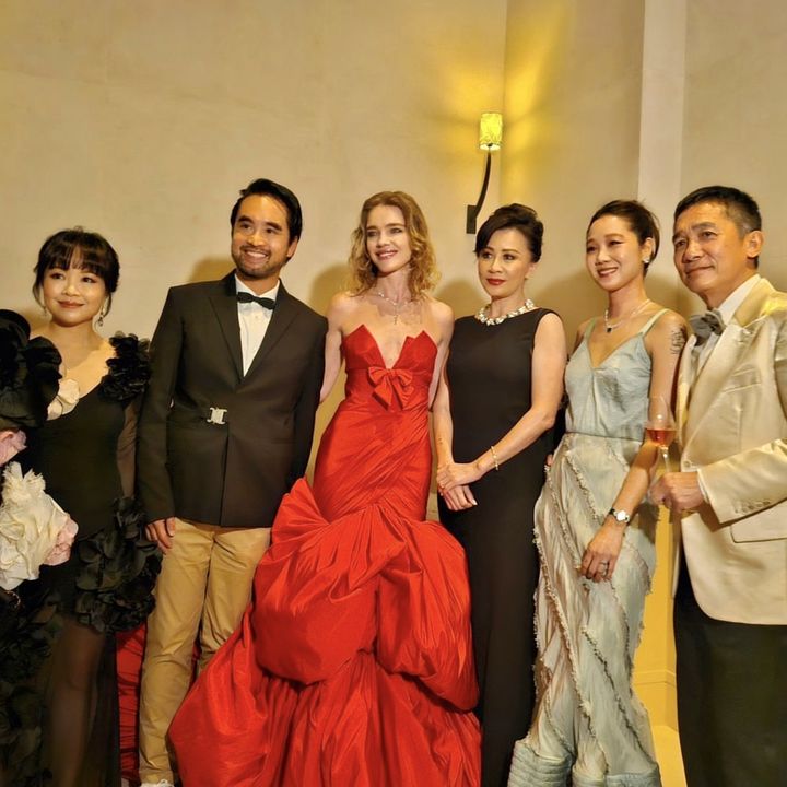 [서울=뉴시스] 홍콩 억만장자 에이드리언 청과 러시아 출신 모델이자 LVMH그룹 첫째 며느리 나탈리아 보디아노바가 지난 21일(현지시각) 홍콩에서 아동 정신 건강 보호를 위한 자선 행사를 개최했다. <사진캡처=공효진 인스타그램>2024.3.26. *재판매 및 DB 금지