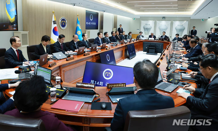 [서울=뉴시스] 전신 기자 = 윤석열 대통령이 26일 서울 용산 대통령실 청사에서 열린 국무회의를 주재하고 있다. (대통령실통신사진기자단) 2024.03.26. photo1006@newsis.com