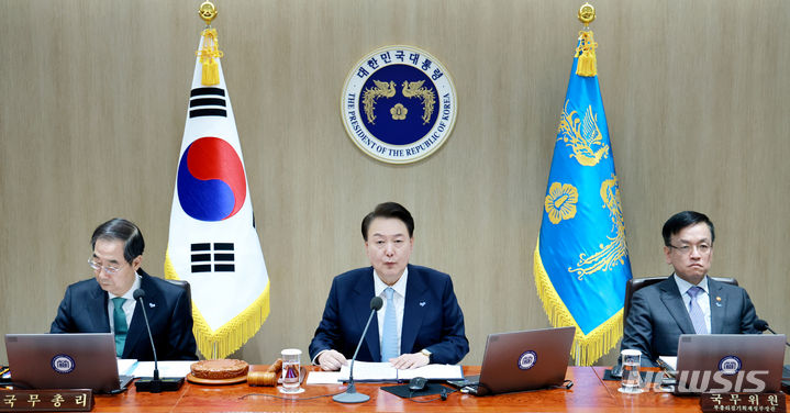 [서울=뉴시스] 전신 기자 = 윤석열 대통령이 26일 서울 용산 대통령실 청사에서 열린 국무회의를 주재하고 있다. (대통령실통신사진기자단) 2024.03.26. photo1006@newsis.com