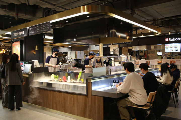 [광주=뉴시스] 광주신세계 본관 지하 1층에 문을 연 '강호연파'. (사진=광주신세계 제공) 2024.03.26. photo@newsis.com *재판매 및 DB 금지