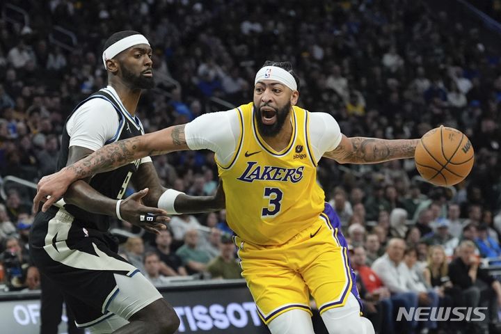 [밀워키=AP/뉴시스] 미국프로농구(NBA) LA레이커스의 앤서니 데이비스. 2024.03.26.