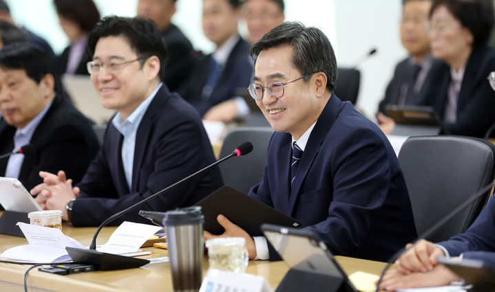 [수원=뉴시스] 김동연 경기도지사가 27일 '3월 도정 열린회의'를 주재하고 있다. (사진=경기도 제공) 2024.03.27. photo@newsis.com *재판매 및 DB 금지