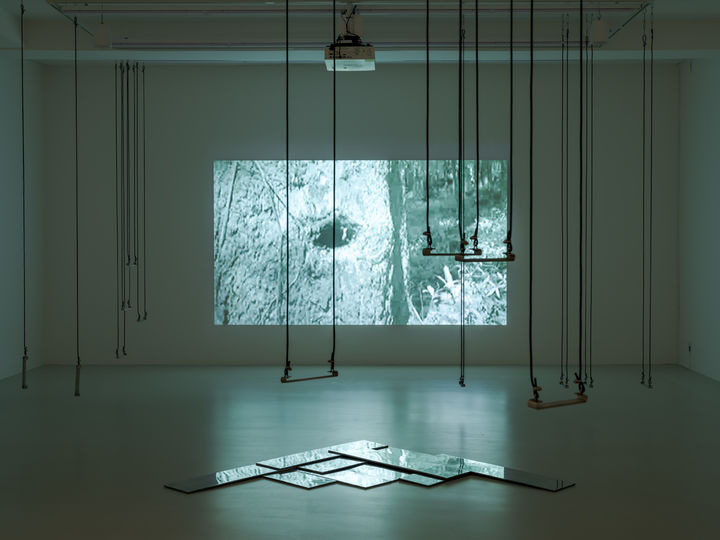 프랏차야 핀통_'내일을 돌보는 오늘' 전시 전경. 바라캇 컨템포러리, 서울, 한국, 이미지 제공 바라캇 컨템포러리 *재판매 및 DB 금지