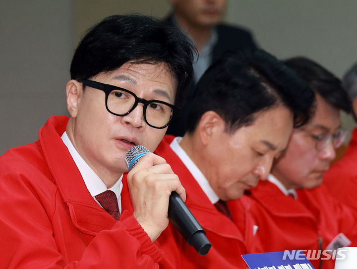 [인천=뉴시스] 고범준 기자 = 한동훈 국민의힘 비상대책위원장이 27일 오전 인천 남동구 만수새마을금고 본점에서 열린 중앙선거대책위원회의에서 발언하고 있다. (공동취재) 2024.03.27. photo@newsis.com