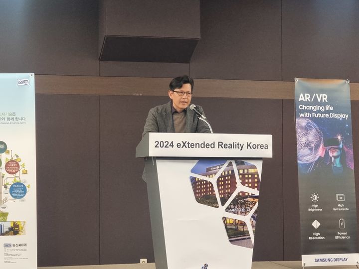 [서울=뉴시스]이지용 기자= 정석우 삼성디스플레이 상무가 28일 서울 더케이 호텔에서 열린 '올레드 코리아' 콘퍼런스에서 발표하고 있다. 2024.03.28. leejy5223@newsis.com *재판매 및 DB 금지