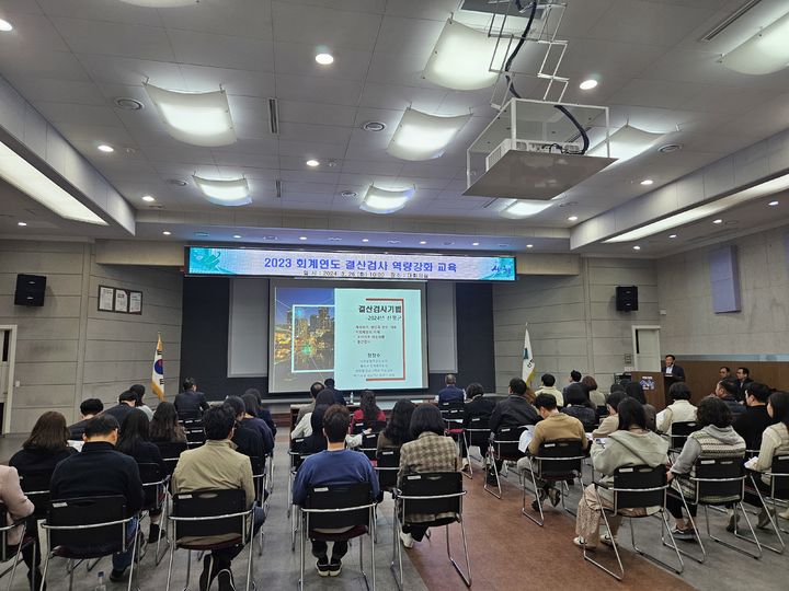 [산청소식]군, 공무원 130명 대상 '장애인식개선 교육' 등