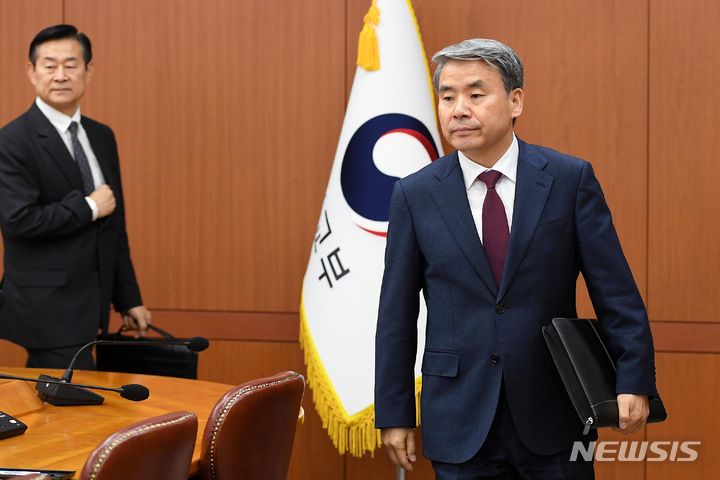 [서울=뉴시스] 배훈식 기자 = 이종섭 주호주 대사가 28일 오전 서울 종로구 외교부에서 열린 방산협력 관계부처-주요 공관장 합동회의에 참석하고 있다. (공동취재) 2024.03.28. photo@newsis.com