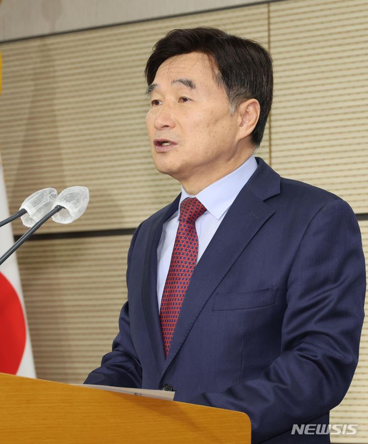 [세종=뉴시스] 강종민 기자 = 오승걸 한국교육과정평가원장이 28일 세종시 정부세종청사에서 2025학년도 대학수학능력시험 시행 기본계획을 발표하고 있다. 2024.03.28. ppkjm@newsis.com