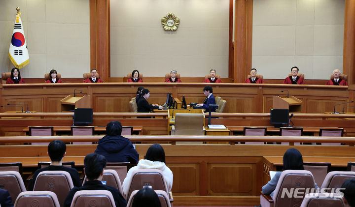 헌재, '기후위기 부실대응은 기본권 침해' 심판 시작