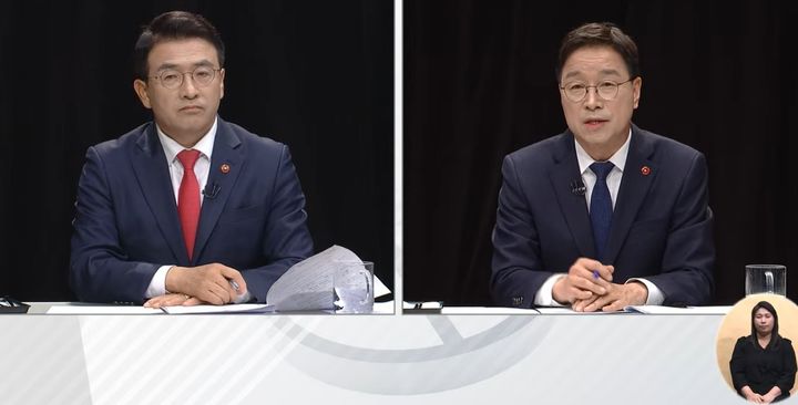 [제주=뉴시스] 제22대 국회의원선거 서귀포시에 출마한 국민의힘 고기철(왼쪽) 후보와 더불어민주당 위성곤 후보가 29일 오후 서귀포시선거방송토론위원회가 주관한 TV토론회에서 토론하고 있다. (사진=JIBS제주방송 토론회 화면 갈무리) 2024.03.29. photo@newsis.com *재판매 및 DB 금지