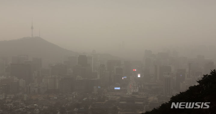 '황사 영향' 충북 전역 미세먼지 주의보…"외출 자제"(종합)